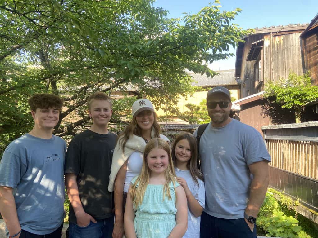 Jared and Elyse Ellis with their four kids